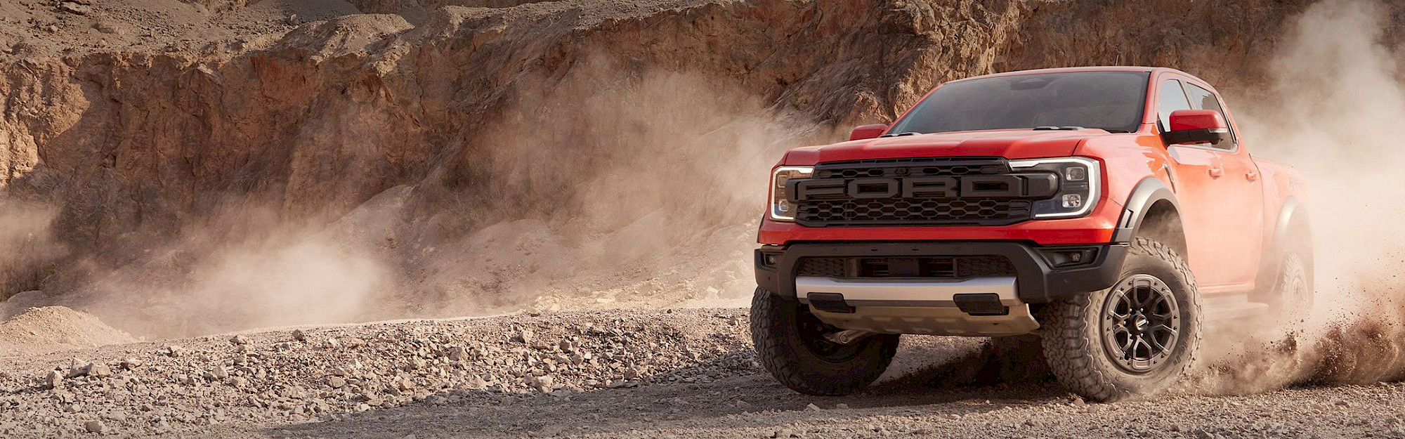 Ford Ranger farol a homokos terepen