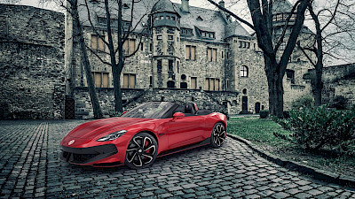 MG Roadster áll egy kastély előtt