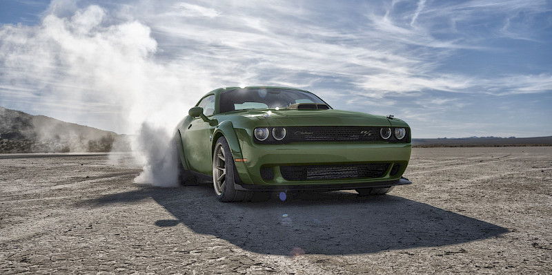 Dodge Challenger pörgeti a kerekeit