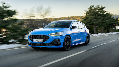 Ford Focus ST Azure halad az úton