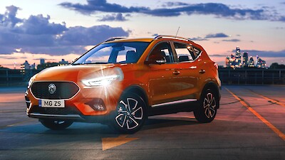 MG ZS modell világító reflektorokkal