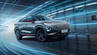 OMODA C5 halad egy futurisztikus alagútban