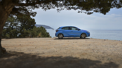 MG3 modell áll a tengerpartnál