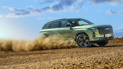 Jaecoo 7 driftel a murvás talajon