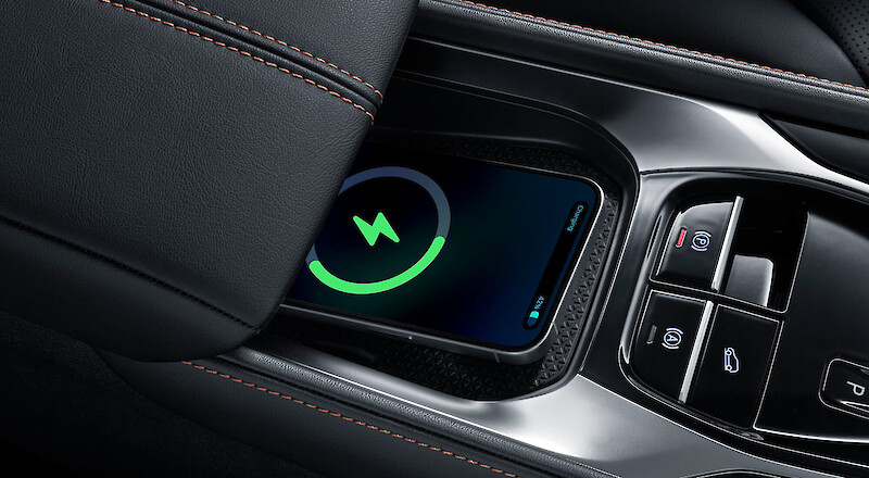 MG HS PHEV telefon töltőn