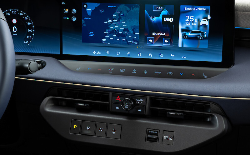 Nissan Leaf középső kijelző és gombok