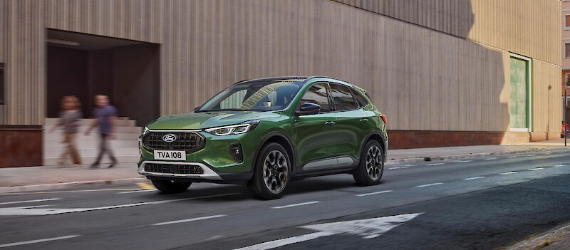 Ford Kuga halad a városi úton