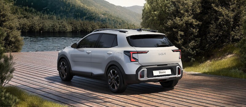 Kia Stonic áll a mólón