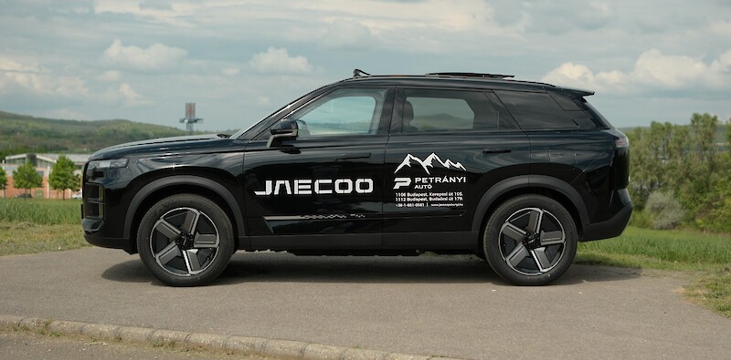 Jaecoo 7 SHS oldalról fotózva