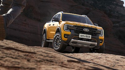 Ford Ranger halad a hegyvidéki terepen