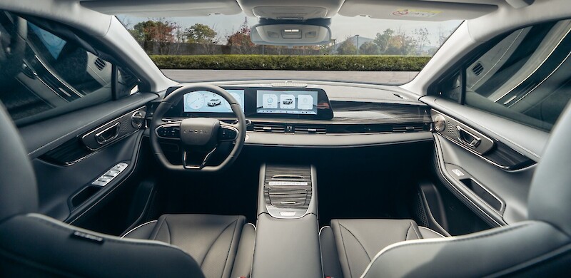 Omoda 5 SHS-H belső tér, kormány, kijelző, ülések