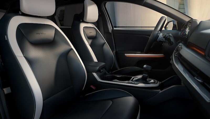 Kia K4 modell első ülései