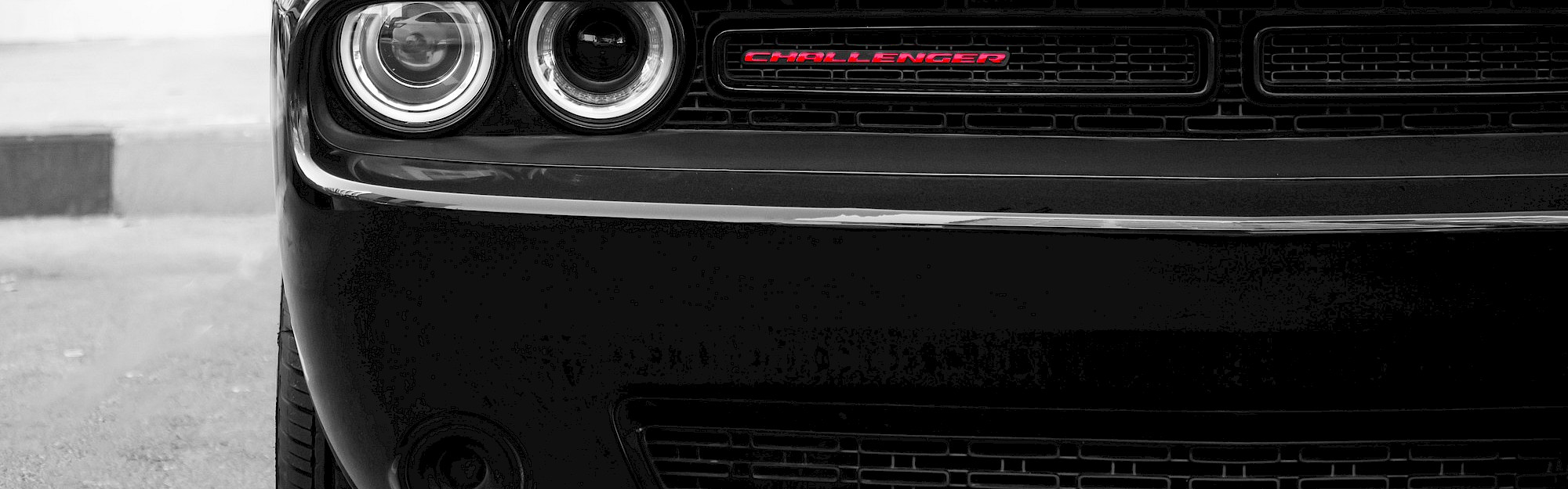 Dodge Challenger jobb első lámpája